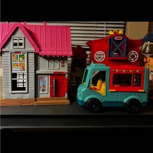 Fisher price little people taco truck , farm house and doll house
